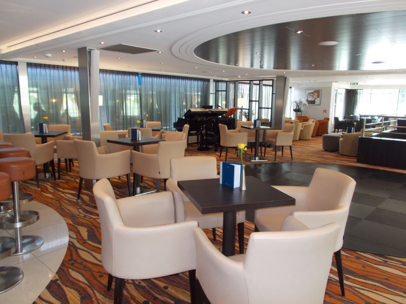 Bar Area in Panorama Lounge Artistry II