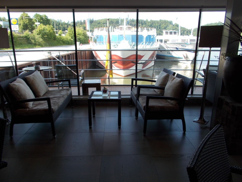 Indoor and Outdoor Seating in Club Lounge Artistry II