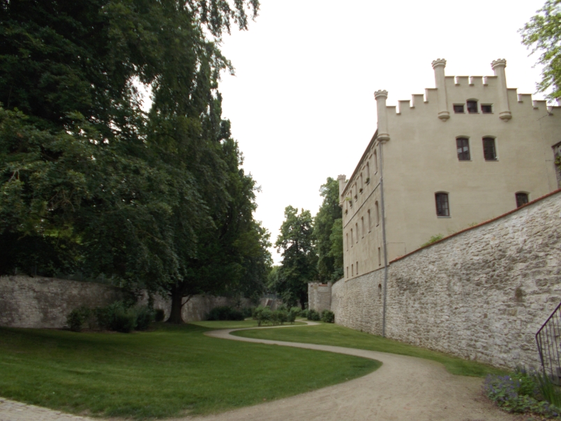 Peeking through Gate of Villapark Regensburg