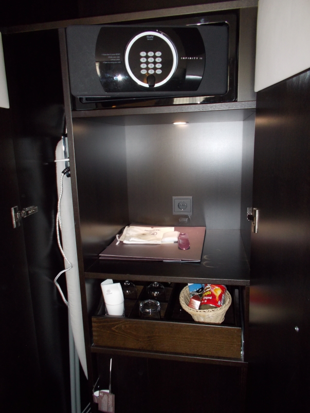 Safe and Mini-bar
