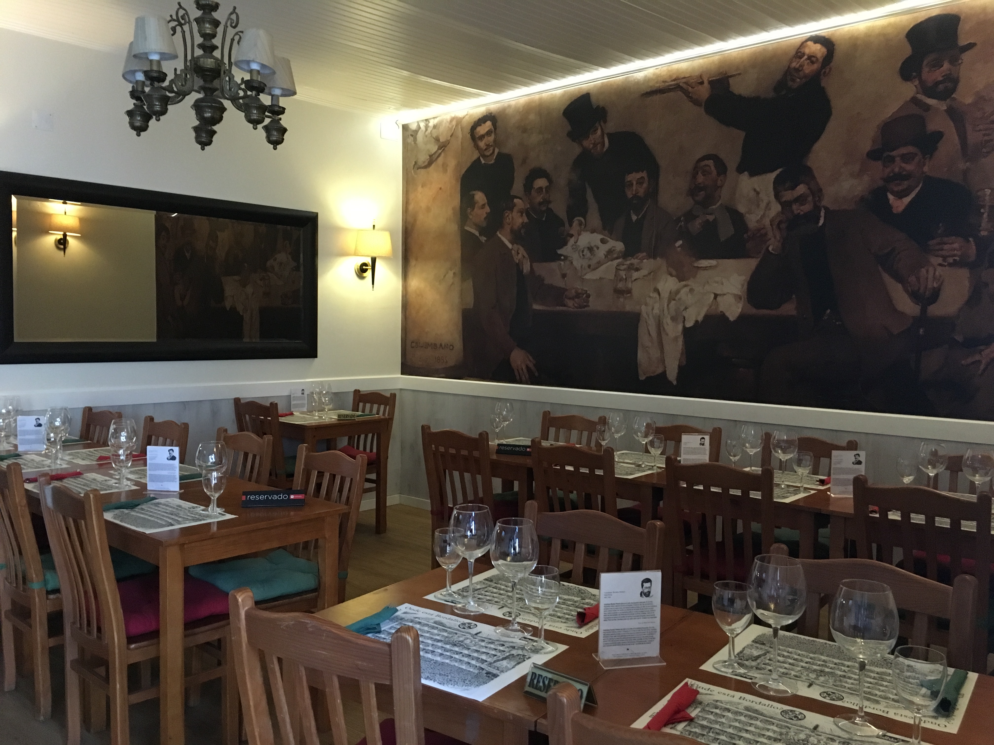 Os Bordellos Interior of Restaurant