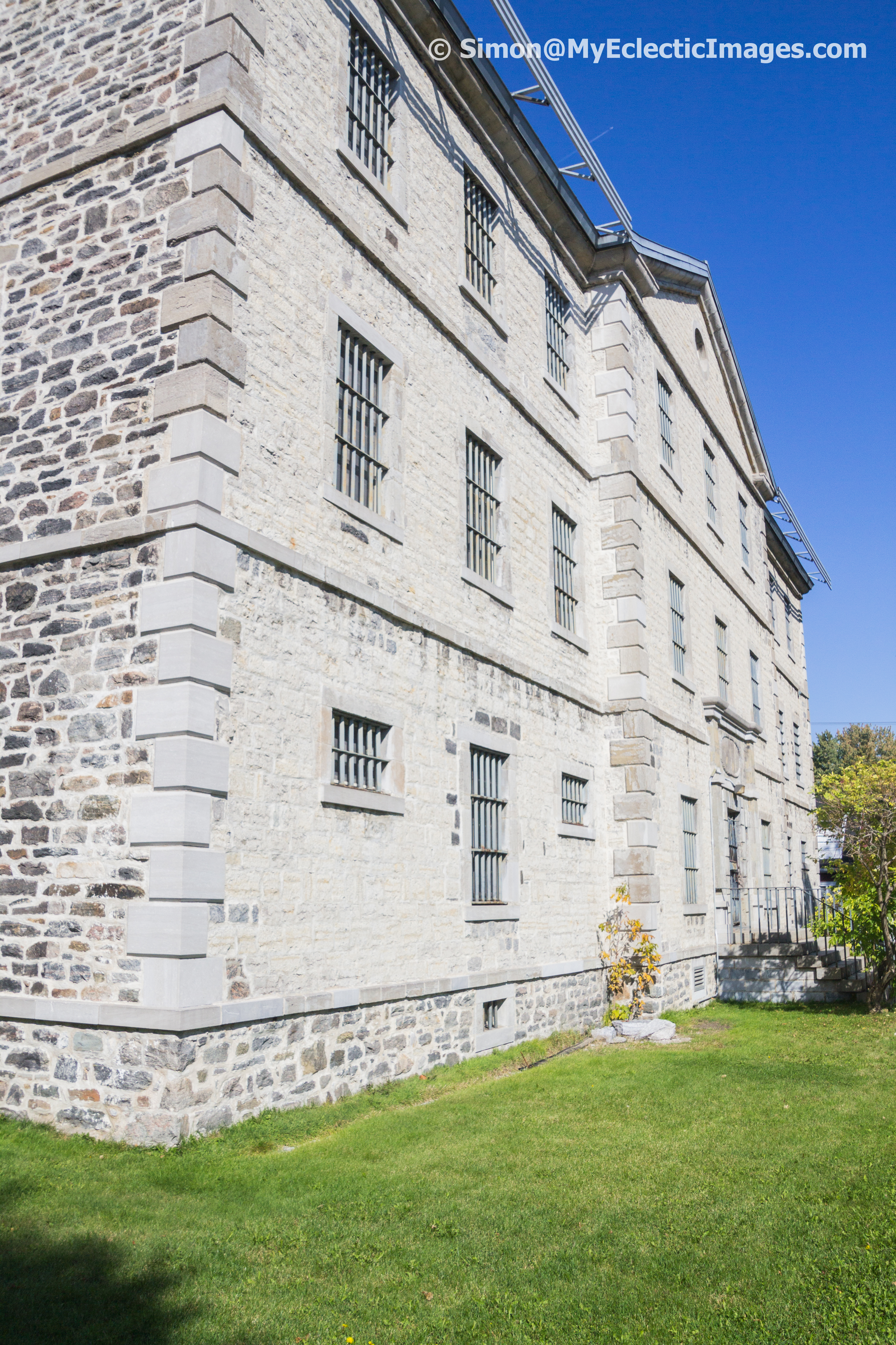 Outside of the Trois Rivières Prison