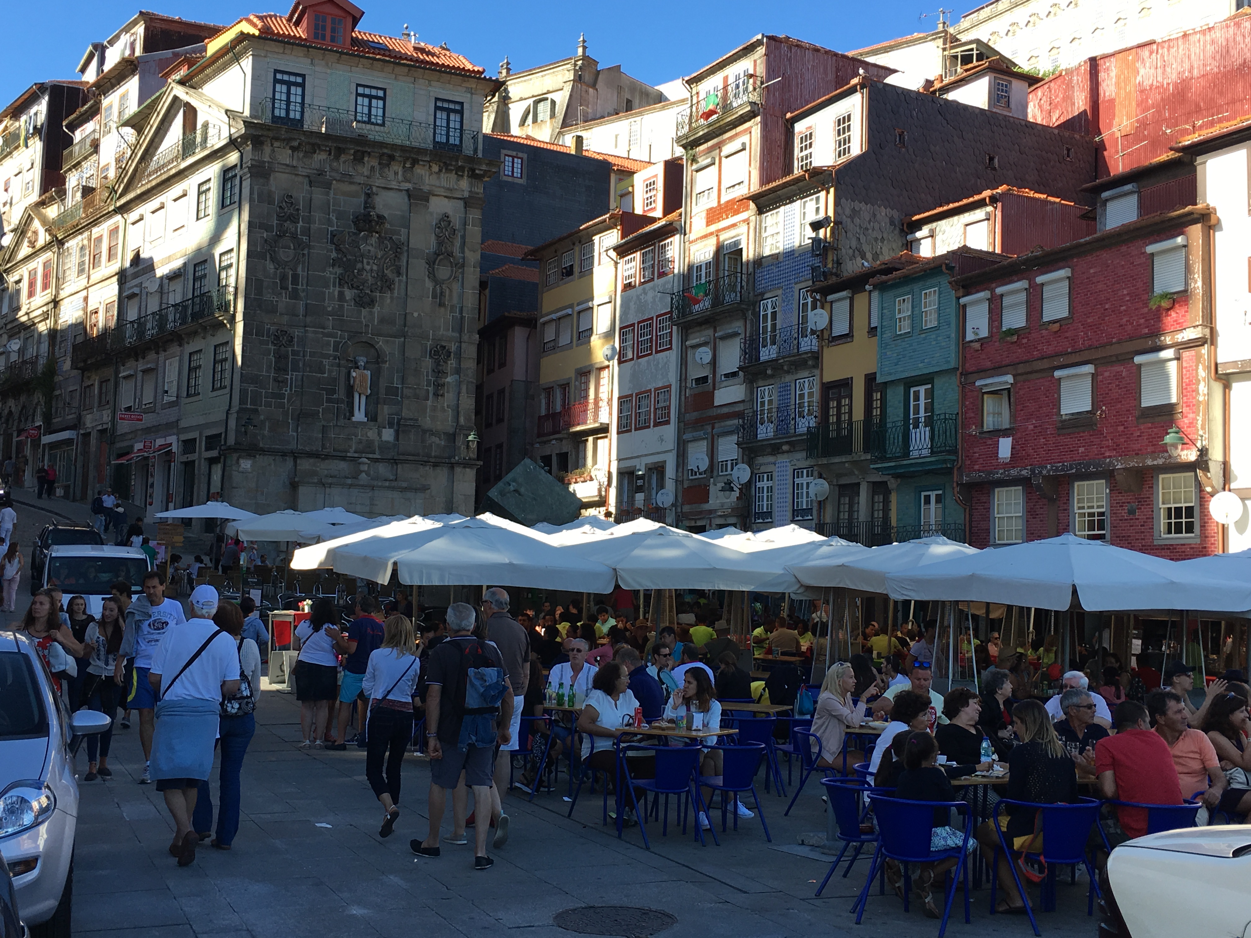 Praça da Ribeira in Porto