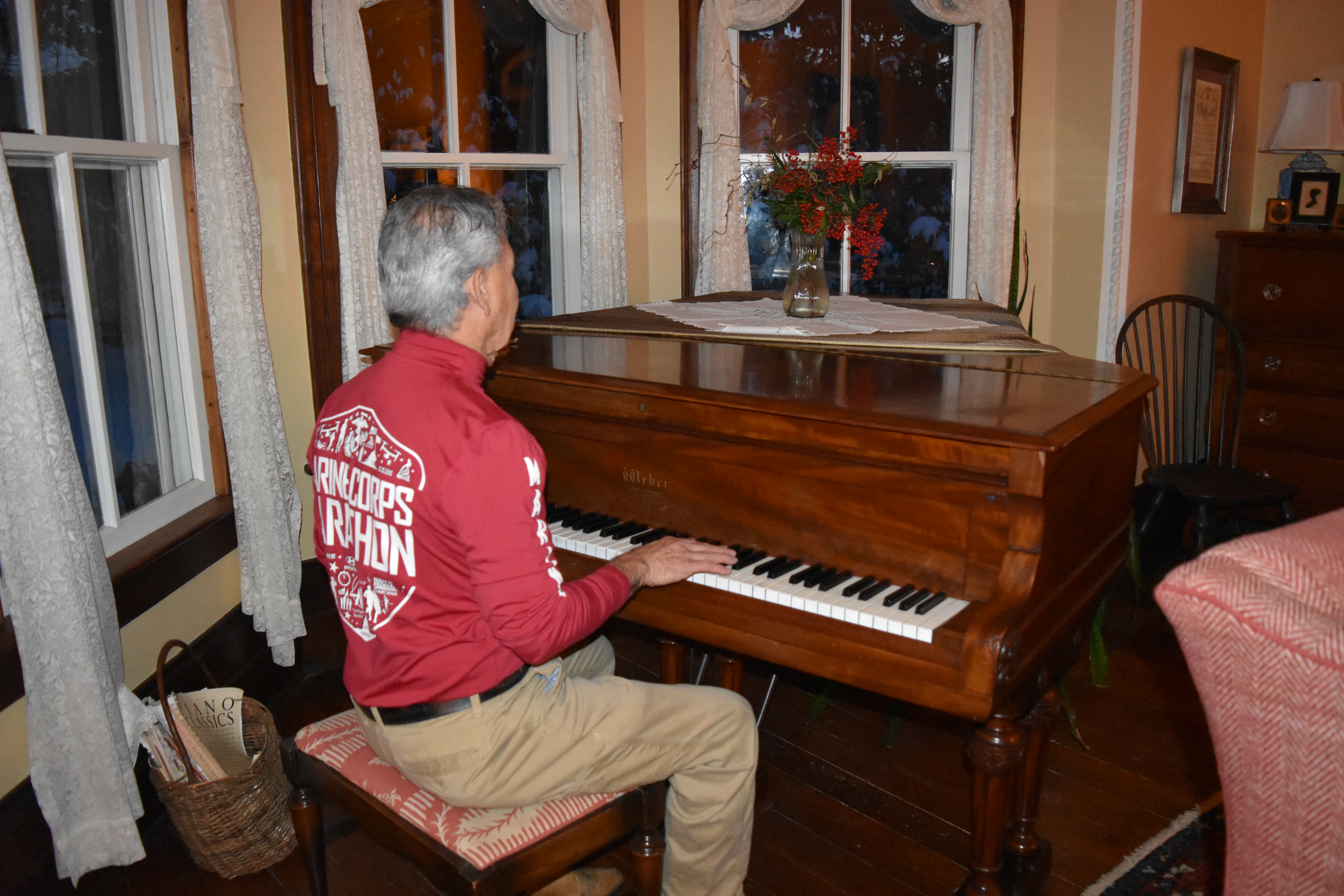 Joe playing piano in the parlor at Magnolia Inn