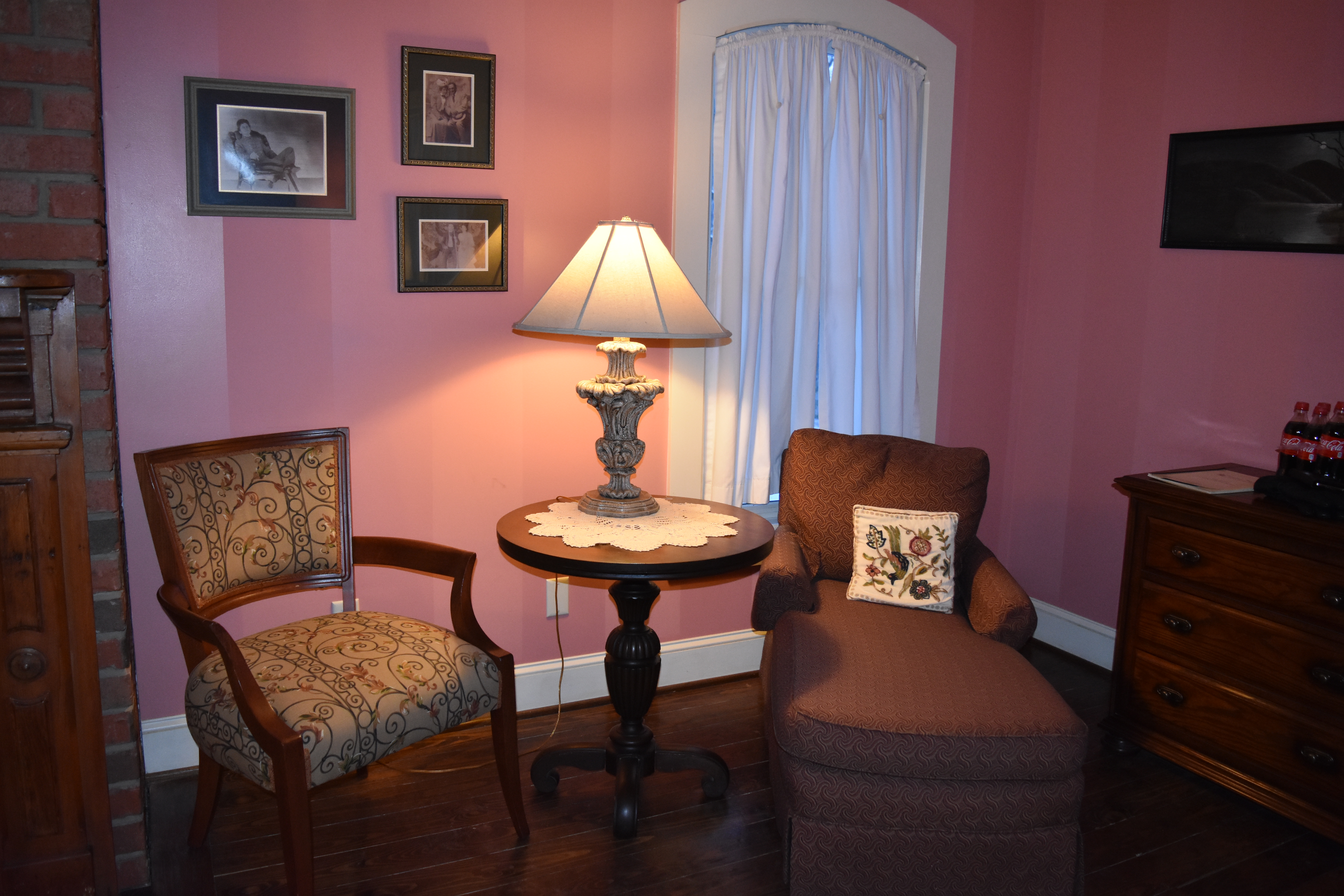 Sittinig Area in Guest Room Magnolia Inn Hot Springs NC