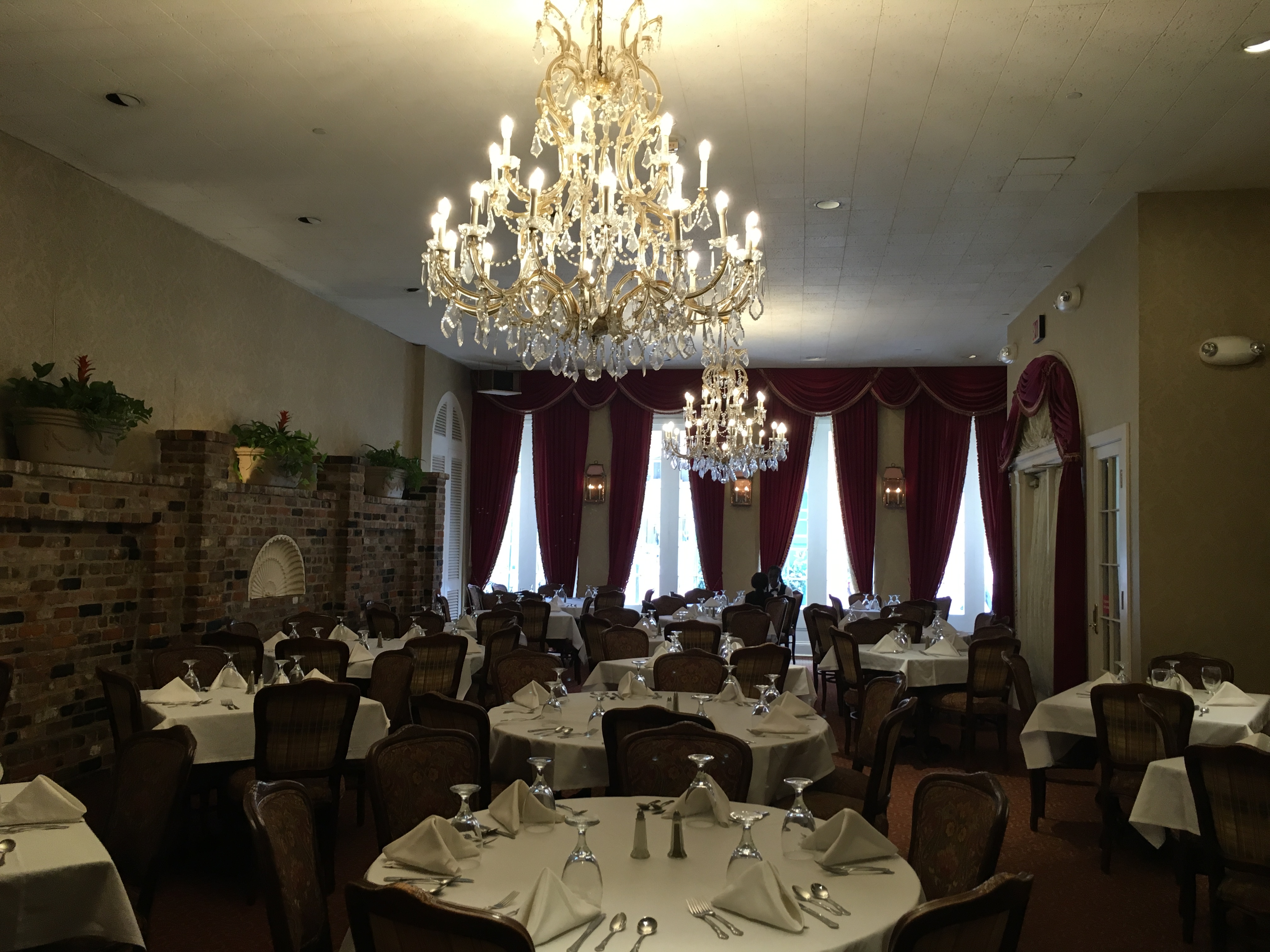Court of Two Sisters Main Galley