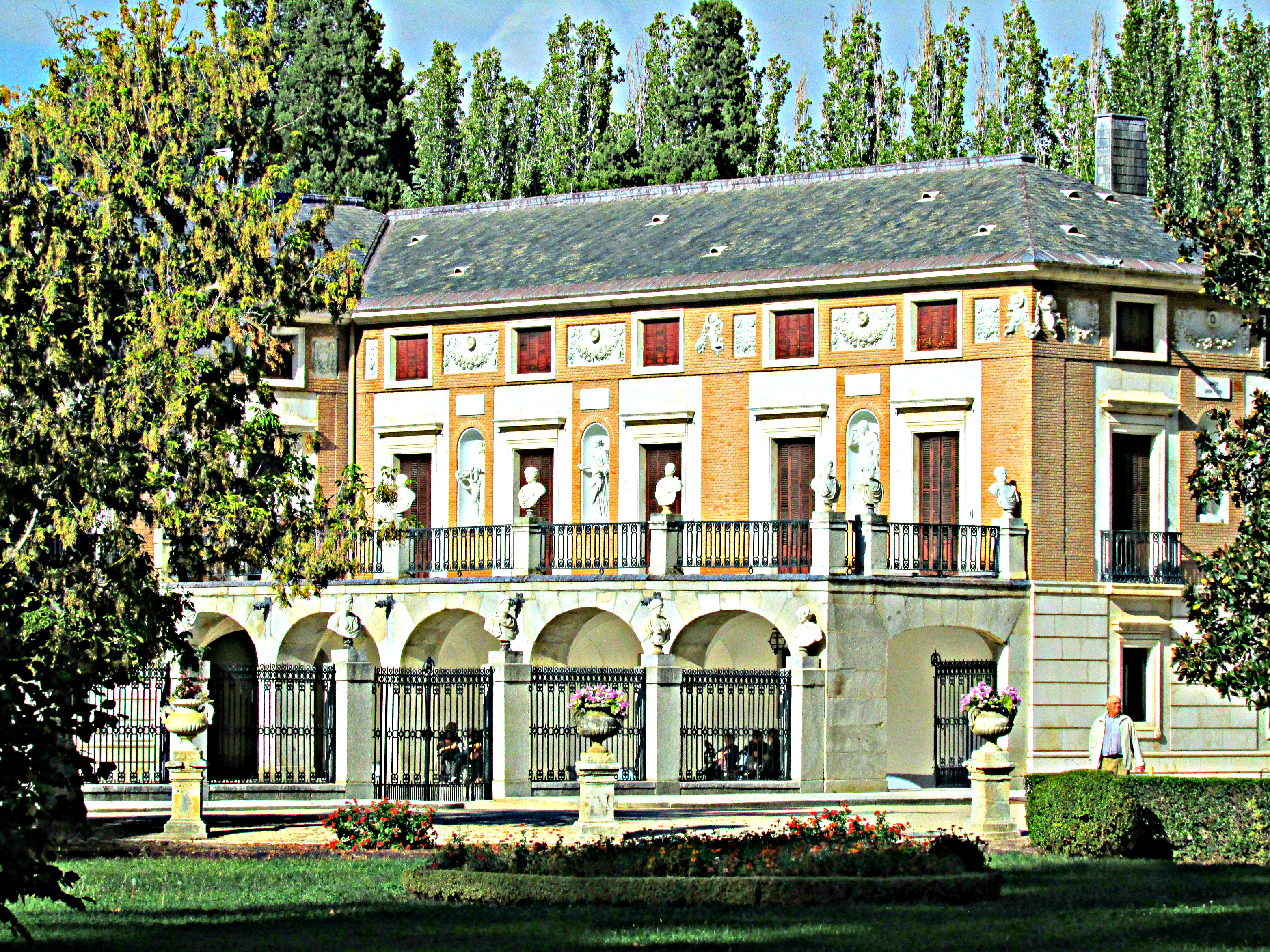 Side View Casa del Labrador