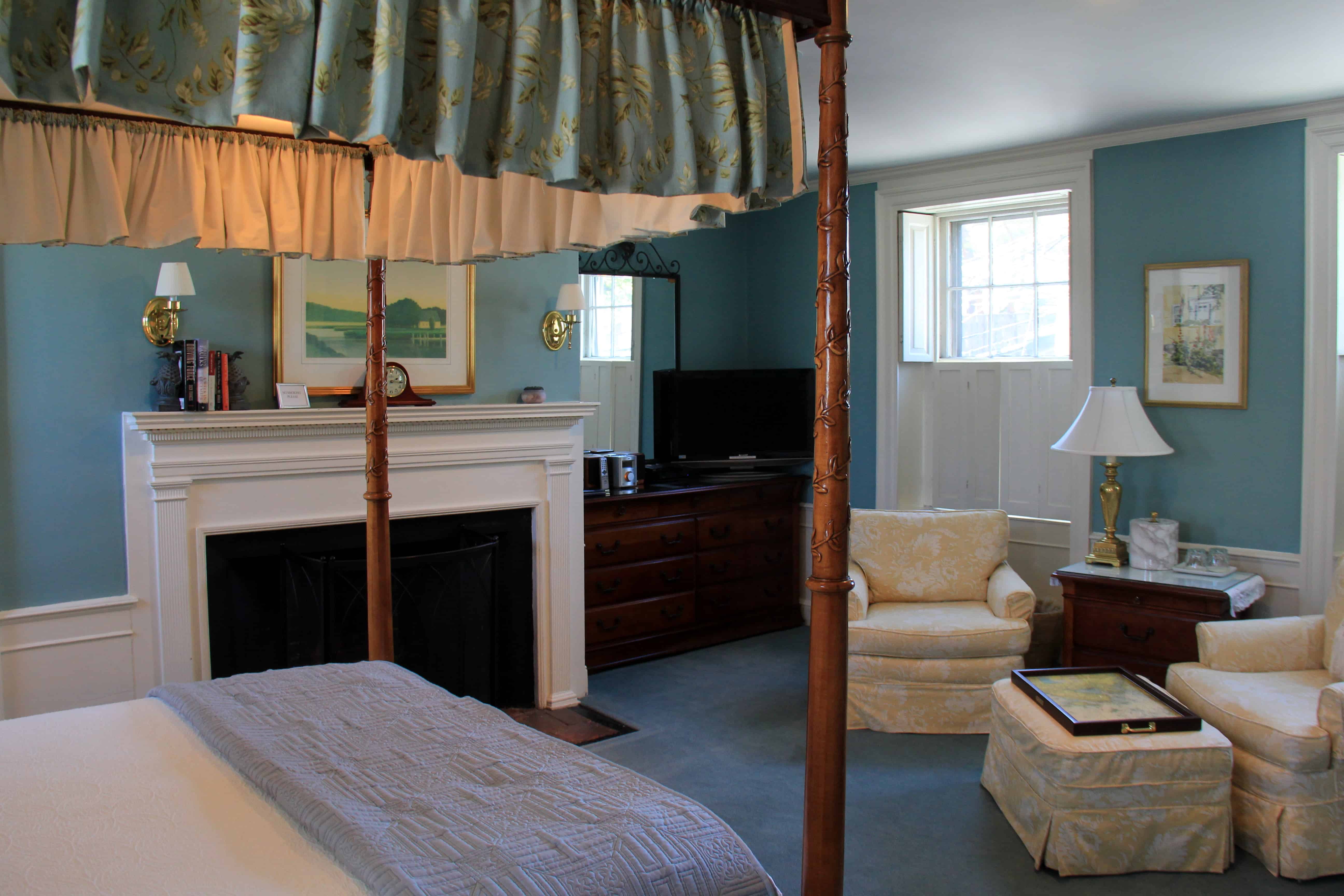 Comfortable Room Harbor Light Inn