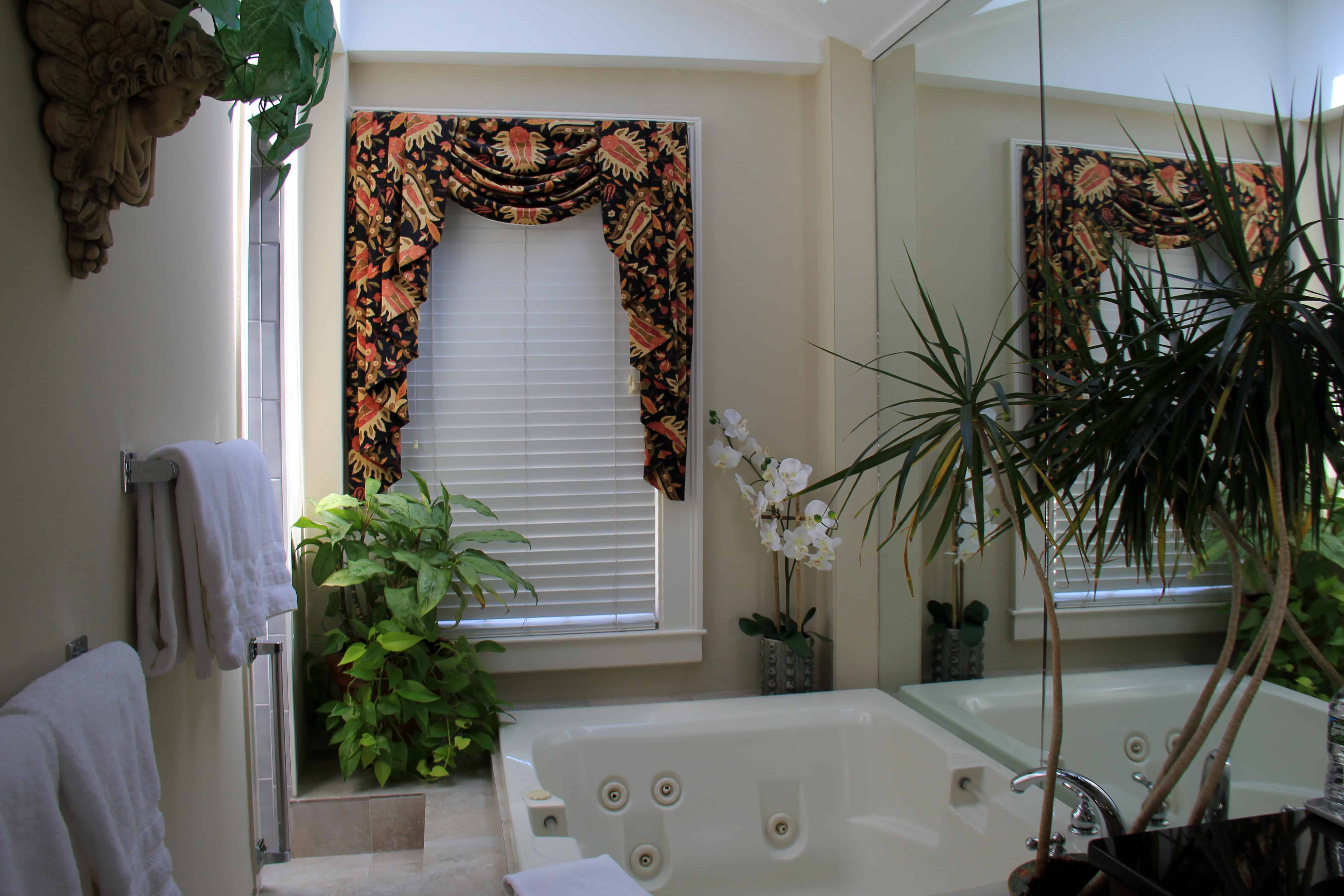 Luxurious Bath Harbor Light Inn Marblehead