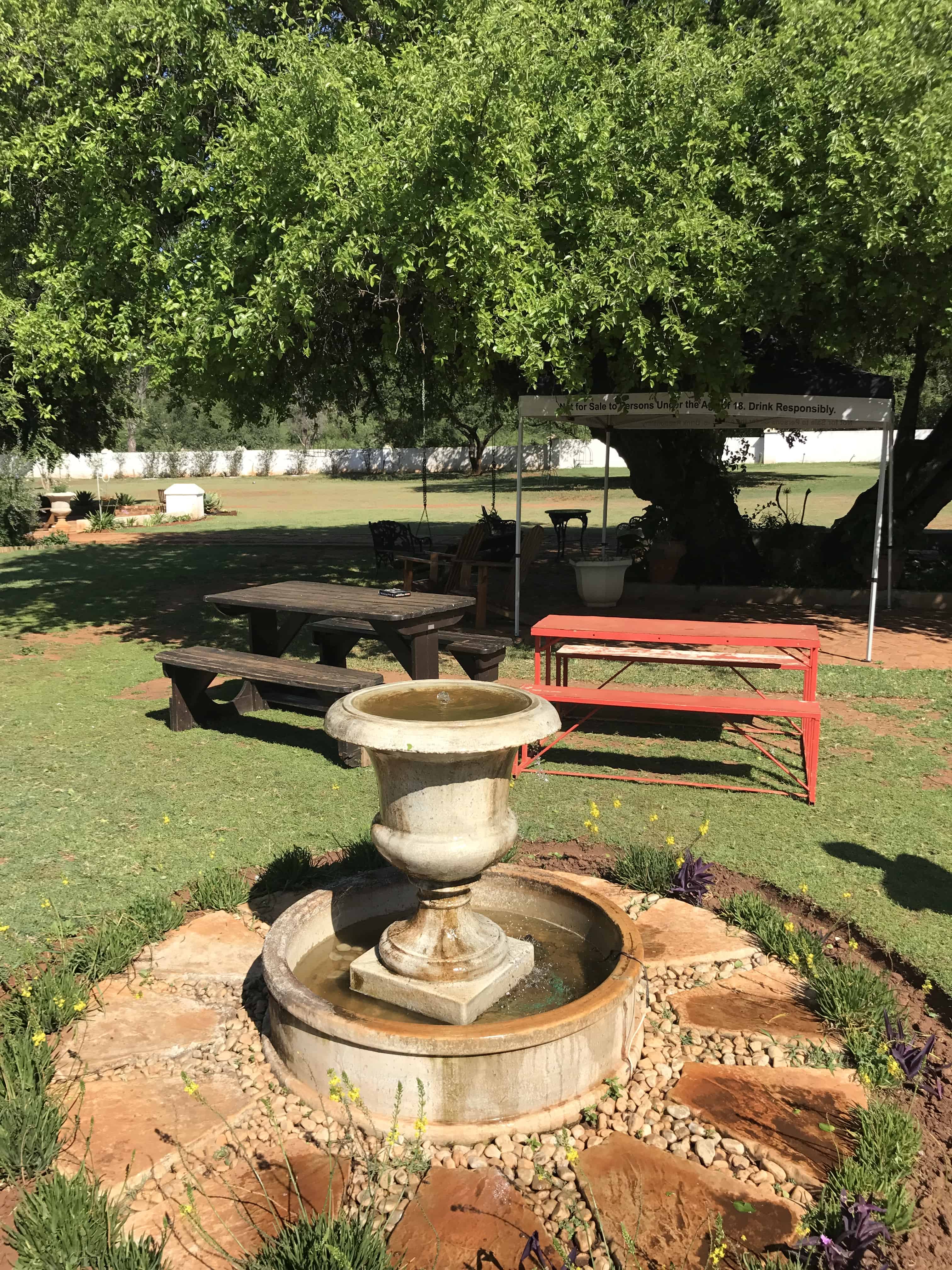 Venterskroon Inn Picnic Tables
