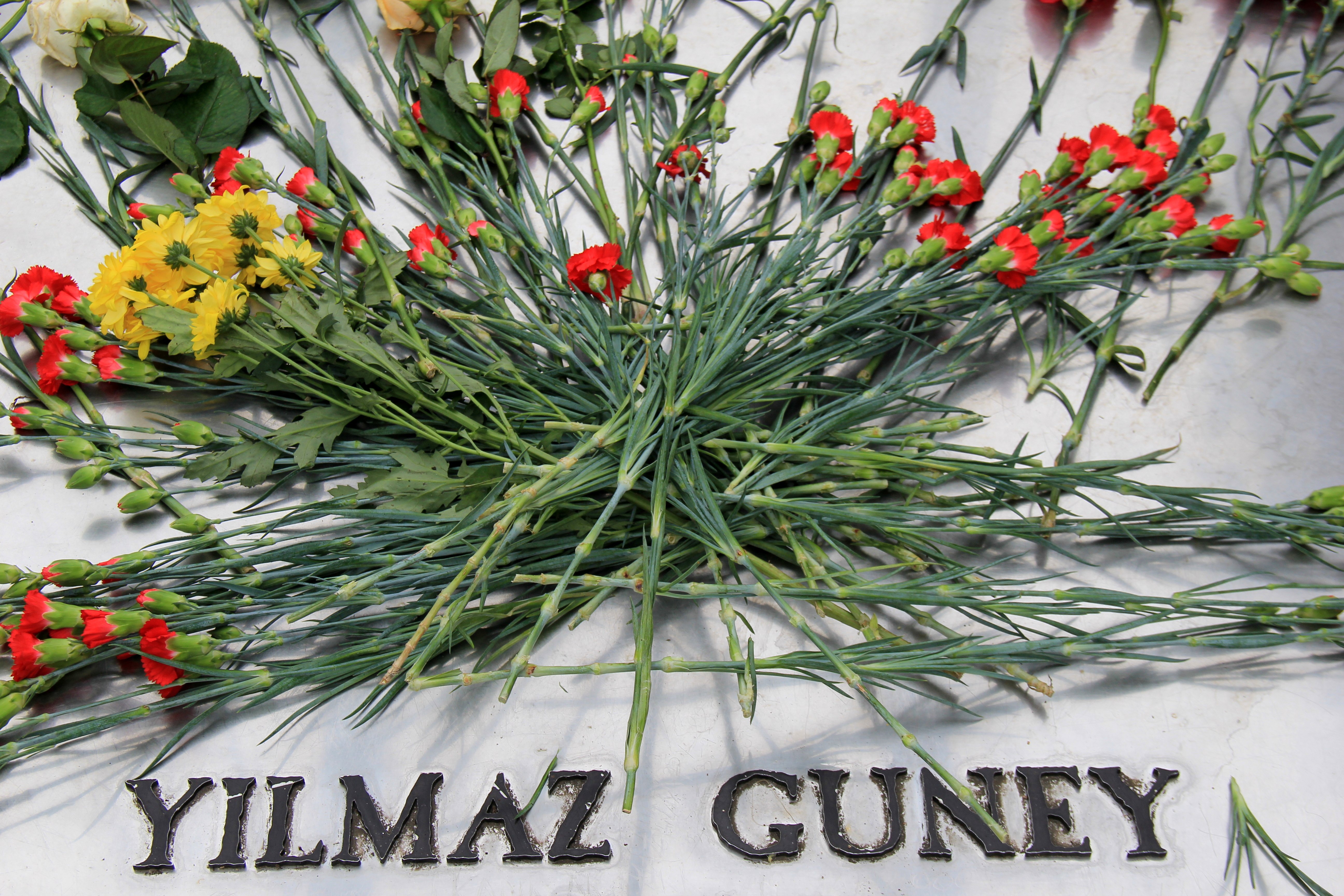 Yilmaz Guney Grave