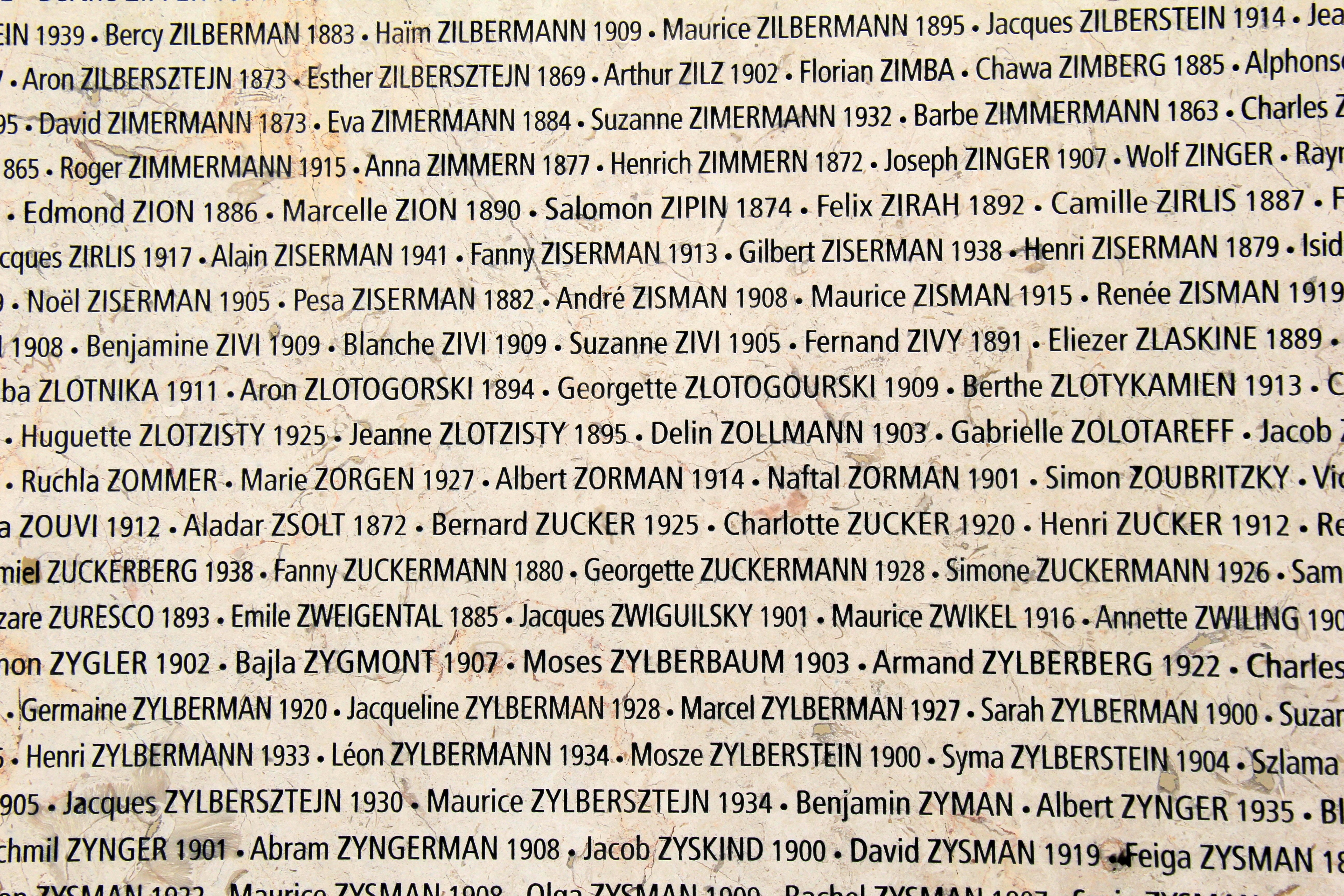 Names - Holocaust Memorial de la Shoah