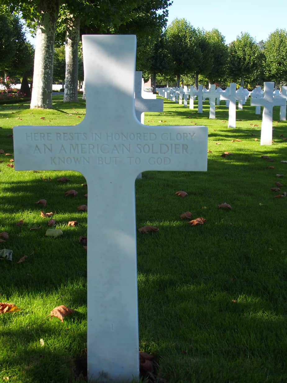 Grave of an American soldier - Oise Aisne American Cemetery at Seringes-et-Nesles